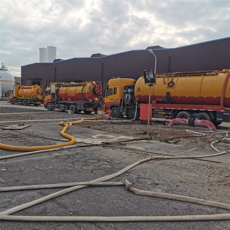 鹤山污水池清理