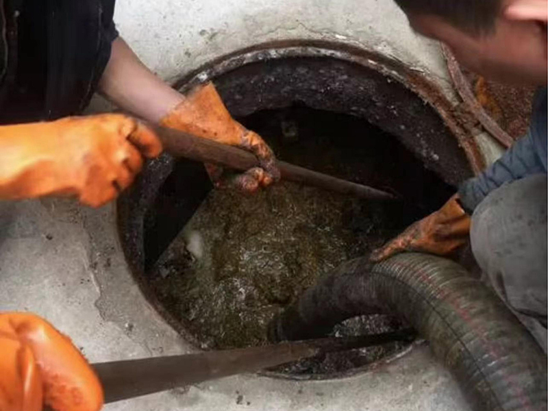 鹤山清理化粪池时如何避免沼气的危害？